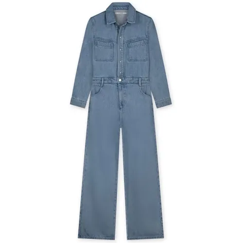 Flowy Denim Jumpsuit mit Perlmuttknöpfen - Homage - Modalova