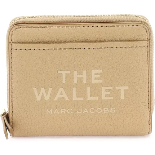 Leder Mini Kompakt Geldbörse mit geprägter Schrift - Marc Jacobs - Modalova