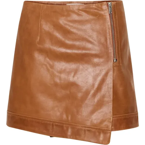 Short Leather Skirt with Asymmetric Hem and Side Zip Detail , female, Sizes: L, M - Gestuz - Modalova