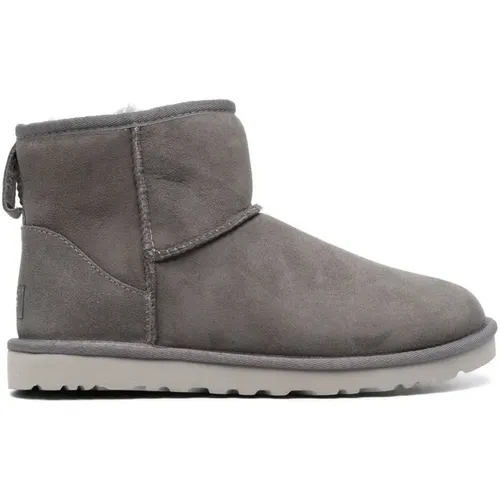 Winter Boots, male, , Size: 9 US Classic Mini Grey Boots - Ugg - Modalova