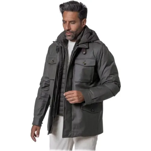 Dunkelgrüne Kapuzenjacke Windbreaker - Moorer - Modalova