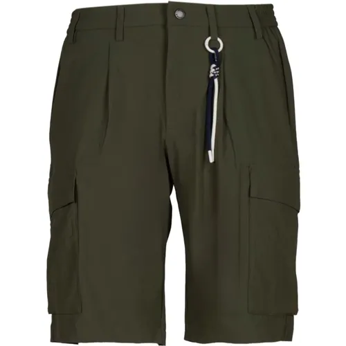 Grüne Stretch-Bermuda-Shorts mit Gürtel , Herren, Größe: 3XL - People of Shibuya - Modalova