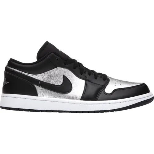 Metallic Silver Air Jordan 1 Low SE , male, Sizes: 4 1/2 UK, 10 1/2 UK, 6 UK, 5 UK, 2 1/2 UK, 6 1/2 UK, 2 UK, 8 UK, 4 UK, 7 UK, 9 UK, 8 1/2 UK, 3 1/2 - Nike - Modalova