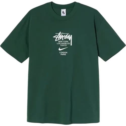 Limitierte Auflage Stussy International T-Shirt Grün , Herren, Größe: M - Nike - Modalova