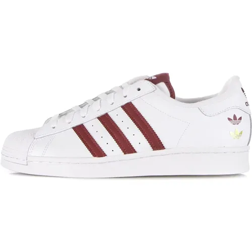 Klassischer Low-Top Sneaker Weiß/Rot/Gold , Herren, Größe: 46 EU - Adidas - Modalova