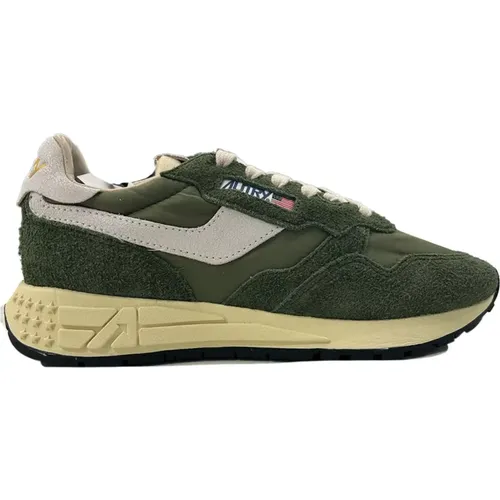 Khaki Suede Patch Logo Sneakers , Herren, Größe: 40 EU - Autry - Modalova