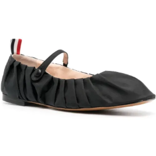 Flat Shoes Classic Style , female, Sizes: 4 1/2 UK, 4 UK, 3 UK, 3 1/2 UK - Thom Browne - Modalova