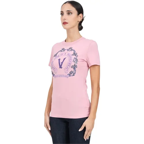 Rosa T-Shirt mit kurzem Ärmel und V-Emblem , Damen, Größe: M - Versace Jeans Couture - Modalova