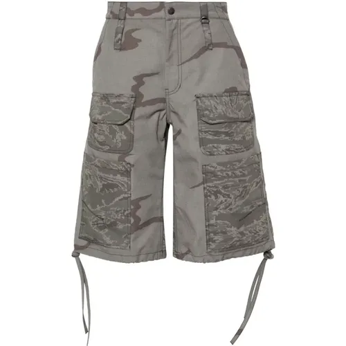 Dunkelgrüne Camouflage Muster Shorts - Marine Serre - Modalova