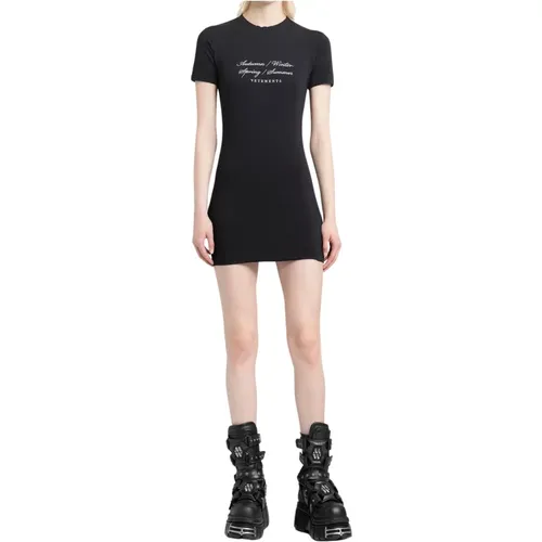 Dresses,Schwarzes 4 Seasons Logo T-Shirt Kleid - Vetements - Modalova