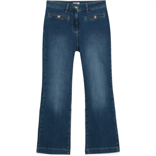Flare Jeans mit Knopfverzierungen - Oltre - Modalova