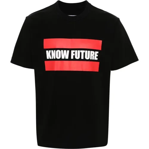 Schwarzes Know Future T-Shirt mit Frontdruck - Sacai - Modalova