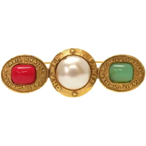 Pre-owned Metal Jewelry with Vintage Logo Stone Fake Pearl Red Green Gold Brooch , female, Sizes: ONE SIZE - Chanel Vintage - Modalova