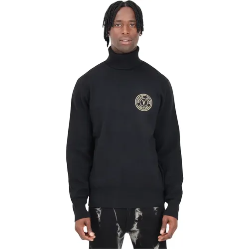 Schwarzer Pullover mit V-Emblem-Logo und hohem Kragen , Herren, Größe: 2XL - Versace Jeans Couture - Modalova