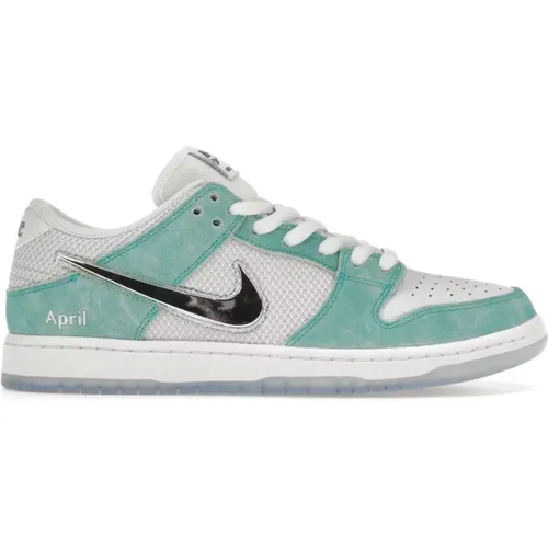 April Skateboards Dunk Low Sneakers , male, Sizes: 10 1/2 UK, 9 UK, 8 1/2 UK - Nike - Modalova