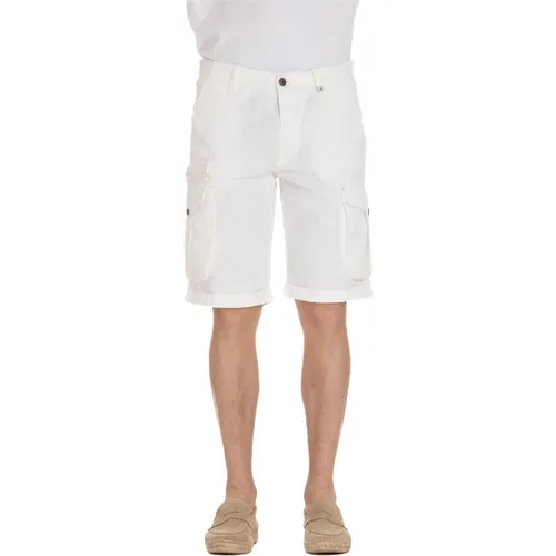 Casual Shorts, male, , Size: M Linen Bermuda Shorts Comfort - Myths - Modalova