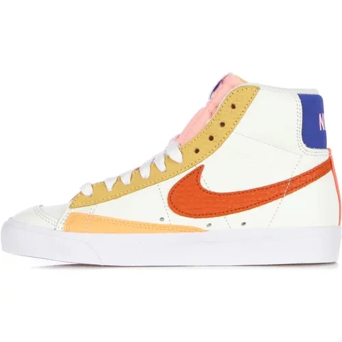 Blazer Mid 77 High Sneaker Orange/White , female, Sizes: 2 1/2 UK, 3 UK - Nike - Modalova