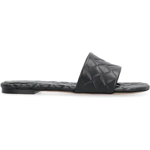 Schwarze Leder Slip-On Schuhe Ss22 - Bottega Veneta - Modalova
