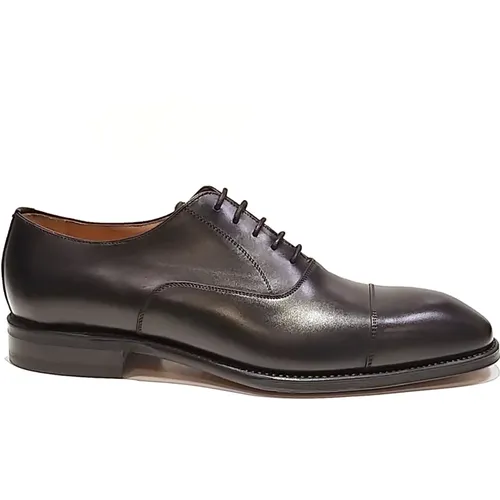 Classic Box Calf Shoe with Toe Stitching , male, Sizes: 7 UK, 12 UK, 9 UK, 8 1/2 UK - Berwick - Modalova