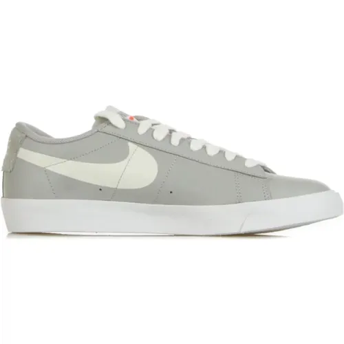 Sneakers, male, , Size: 5 1/2 US Low Suede Wolf Grey Sneakers - Nike - Modalova