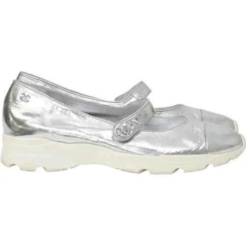 Pre-owned Flats, female, , Size: 5 1/2 US Pre-owned Leather sneakers - Chanel Vintage - Modalova