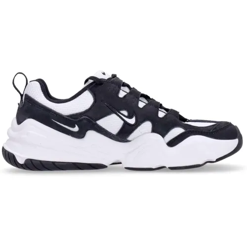 Men's Low Shoe /Black Voluminous Design , male, Sizes: 10 UK, 11 UK, 9 UK, 7 UK, 12 UK, 10 1/2 UK, 4 1/2 UK, 8 UK, 5 UK, 6 UK, 8 1/2 UK - Nike - Modalova