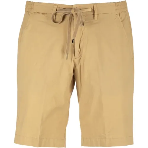Bermuda Shorts Upgrade Casual Wardrobe , male, Sizes: W45 - Briglia - Modalova