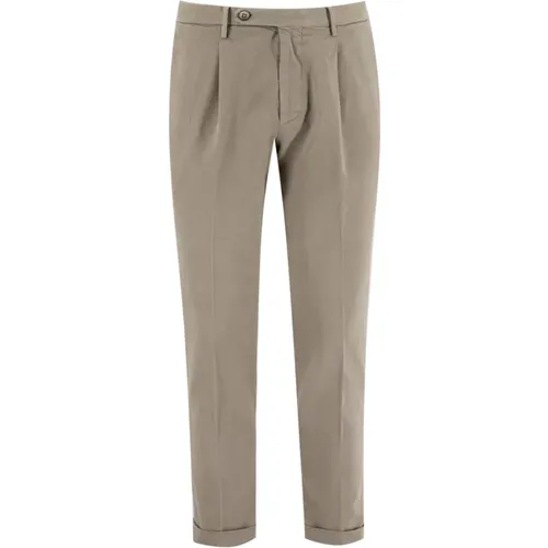 Chinos, male, , Size: W38 Elegant Wide Fit Pleated Trousers - Michael Coal - Modalova