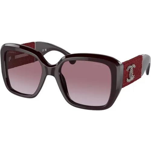 Sonnenbrille mit rotem Rahmen und violetten Verlaufsgläsern - Chanel - Modalova