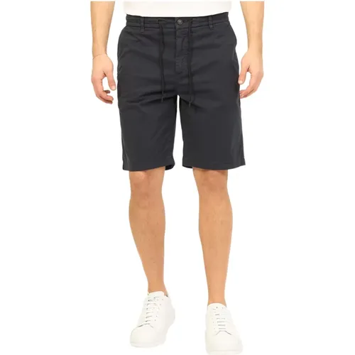 Casual Shorts, male, , Size: W30 Bermuda Shorts - Hugo Boss - Modalova