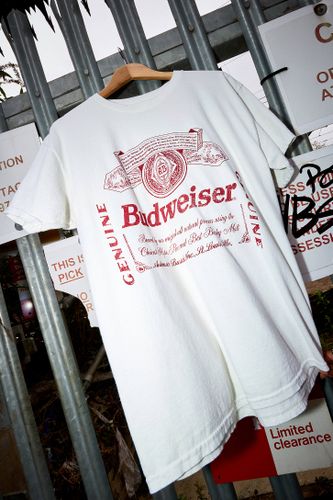 UO Budweiser Heritage Script Logo Graphic Tee - Small at - Urban Outfitters - Modalova