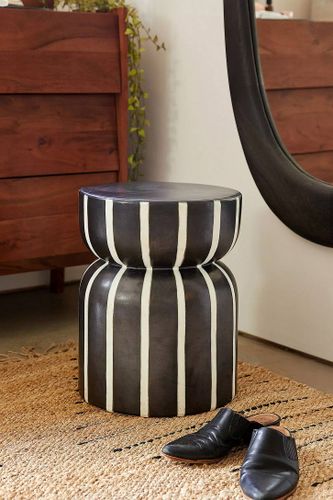 Batina Side Table at - Urban Outfitters - Modalova