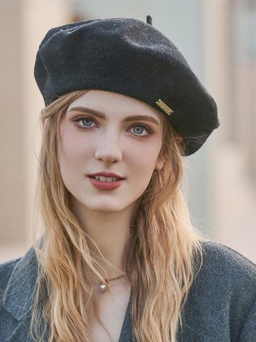 Casual Metal Decor Beret - Just Fashion Now - Modalova