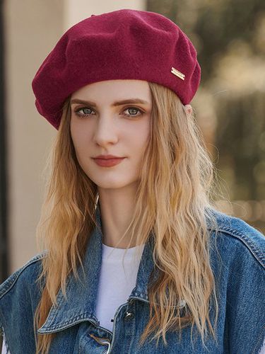 Casual Metal Decor Beret - Just Fashion Now - Modalova