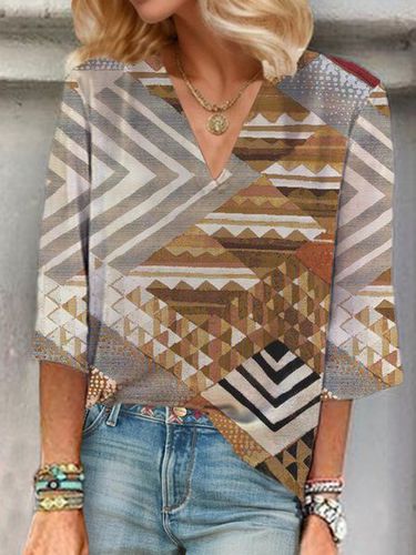 Geometric Print V-neck Blouse - Just Fashion Now - Modalova