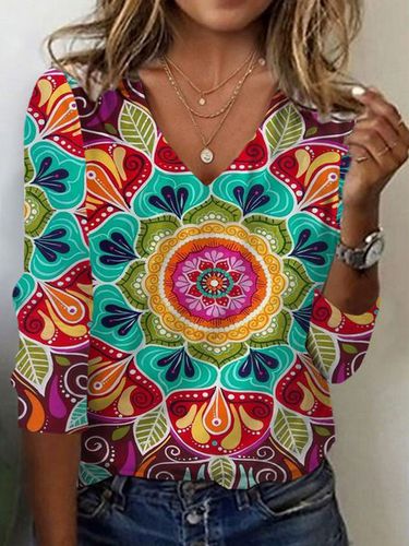 Ethnic Print Long Sleeve V-Neck T-shirt - Just Fashion Now - Modalova