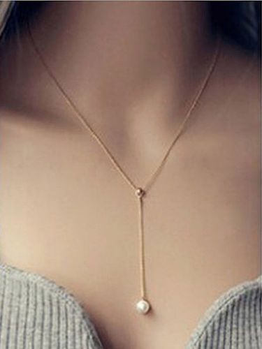 Metal Pearl Pendant Necklace - Just Fashion Now UK - Modalova