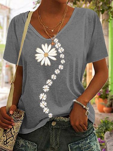 Loose V Neck Casual Floral T-Shirt - Just Fashion Now - Modalova