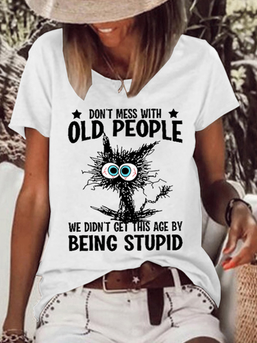 Women's Funny Cat Don't Mess With Old People We Didn't Get This Age By Being Stupid Casual Loose T-Shirt - Modetalente - Modalova