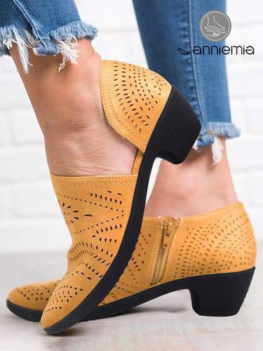 Laser Cutout Comfortable Breathable Chunky Heel Ankle Boots - Modetalente - Modalova