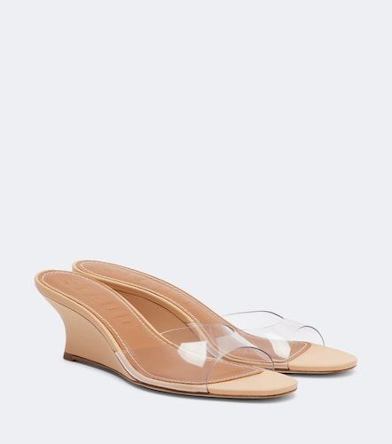 Staud Mules Brigitte mit Keilabsatz - Staud - Modalova