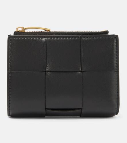 Intreccio leather bifold wallet - Bottega Veneta - Modalova