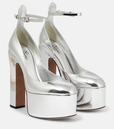 Tan-Go 155 metallic leather platform pumps - Valentino Garavani - Modalova