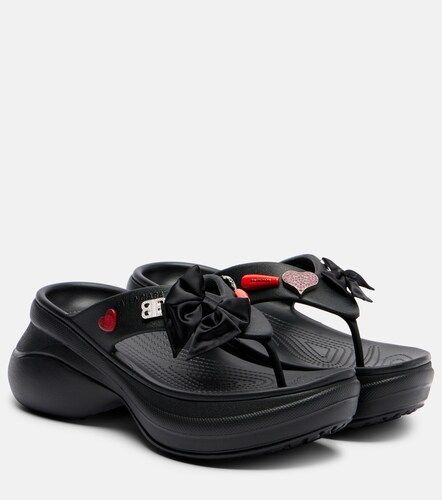 X Crocs Jibbitz platform thong sandals - Balenciaga - Modalova