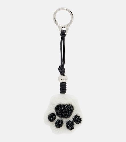 Paw shearling and leather bag charm - Loewe - Modalova
