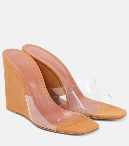 Lupita Half Glass PVC and suede wedge mules - Amina Muaddi - Modalova