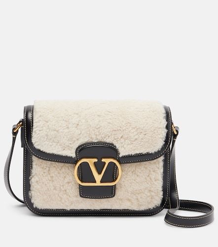 Borsa a spalla 9TO5 in shearling e pelle - Valentino Garavani - Modalova