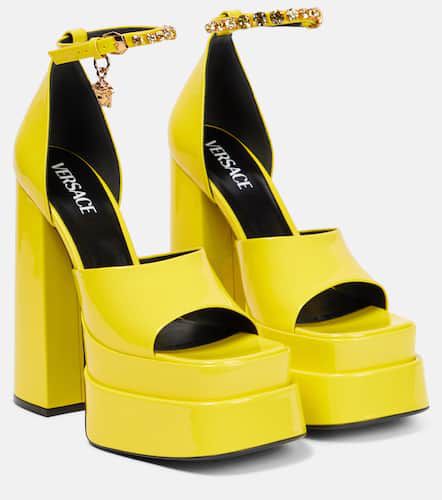 Medusa Aevitas patent leather platform sandals - Versace - Modalova