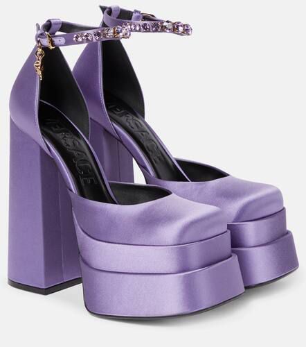 Medusa Aevitas satin platform pumps - Versace - Modalova