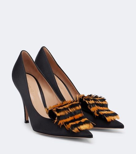 Feather-trimmed satin pumps - Gianvito Rossi - Modalova